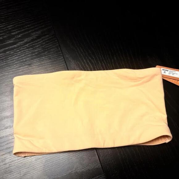 SKIMS Fits Everybody Bandeau Bra Sand XXS Strapless Seamless Top NWT - Picture 3 of 5